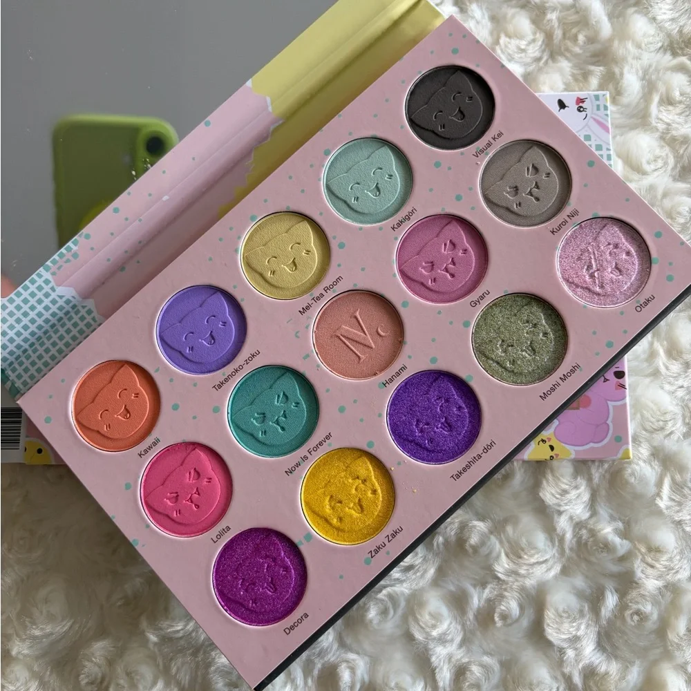 New Nomad Toyko Harajuku Pastel Dreams Eyeshadow Palette